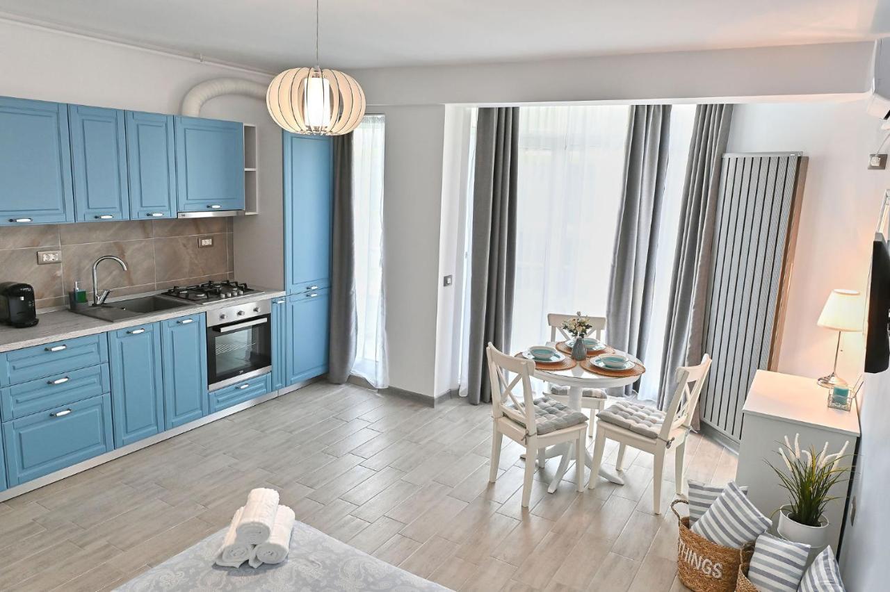 Sea Shore Apartments - Spa N Pools Beach Resort Mamaia Extérieur photo